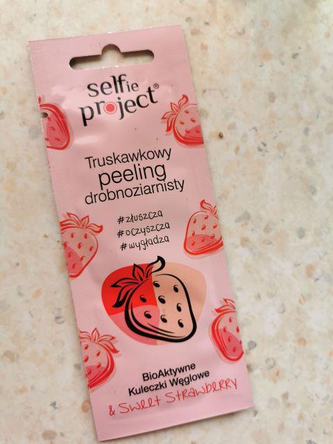  Selfie Project Peeling do twarzy, Drobnoziarnisty, BioAktywne kuleczki węglowe