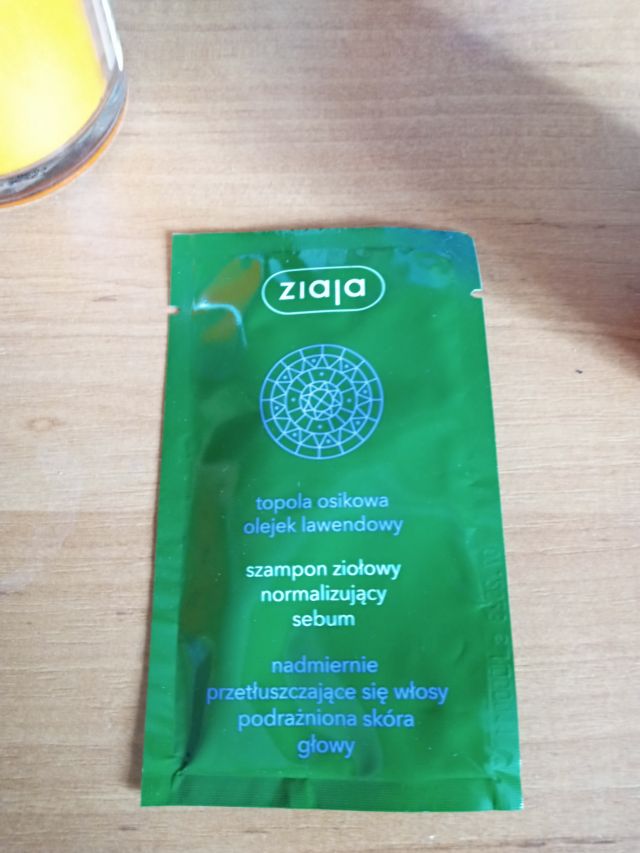 Ziaja Szampon do włosów, Ziołowy, Normalizujący sebum, Topola osikowa, olejek lawendowy