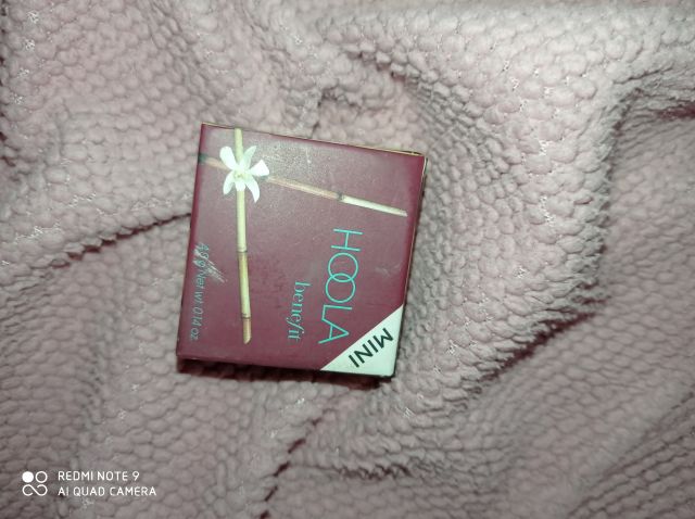 BeneFit Bronzer do twarzy, Hoola