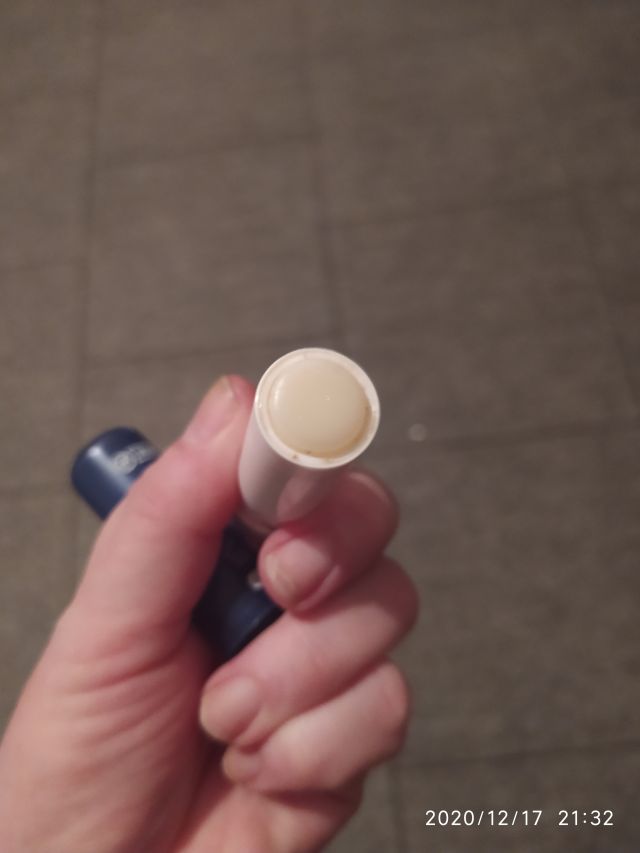 Isana Pomadka ochronna do ust, Classic