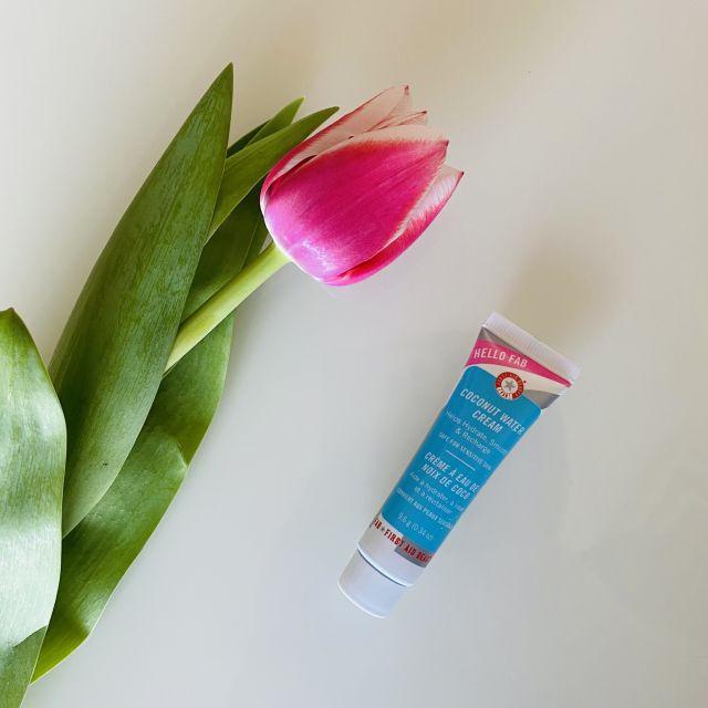 First Aid Beauty Krem nawilżający na bazie wody kokosowej, Coconut Water Cream