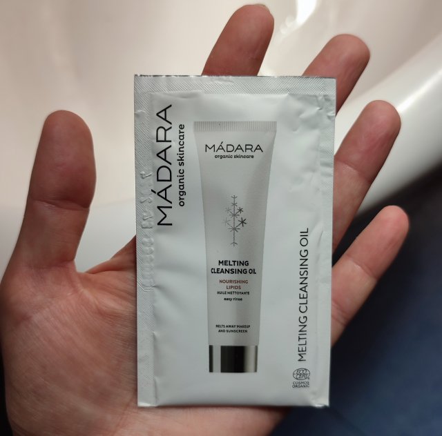 Madara Cosmetics Oczyszczający olejek do twarzy 