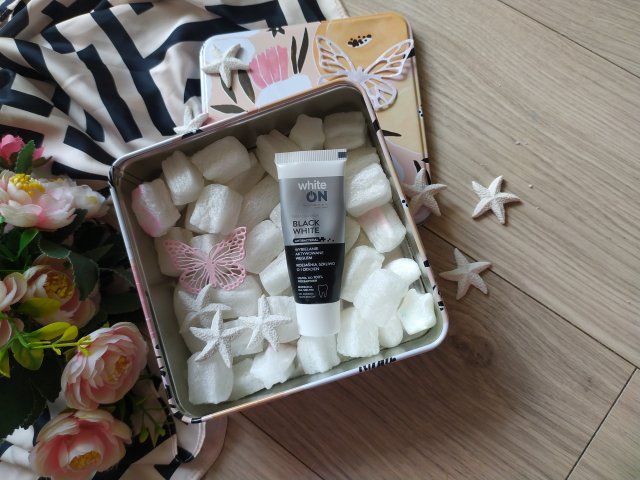 WhiteON Pasta do zębów, Black White