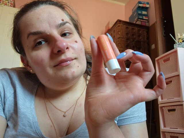 Isana Pomadka ochronna do ust, Peach Love