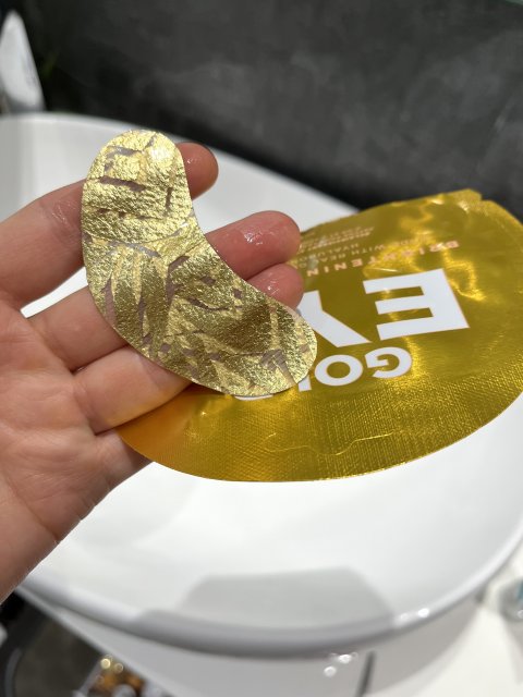 Vitamasques Vitamasques Gold Eye, Maska rozjaśniająco ujędrniająca z kwasem hialuronowym 