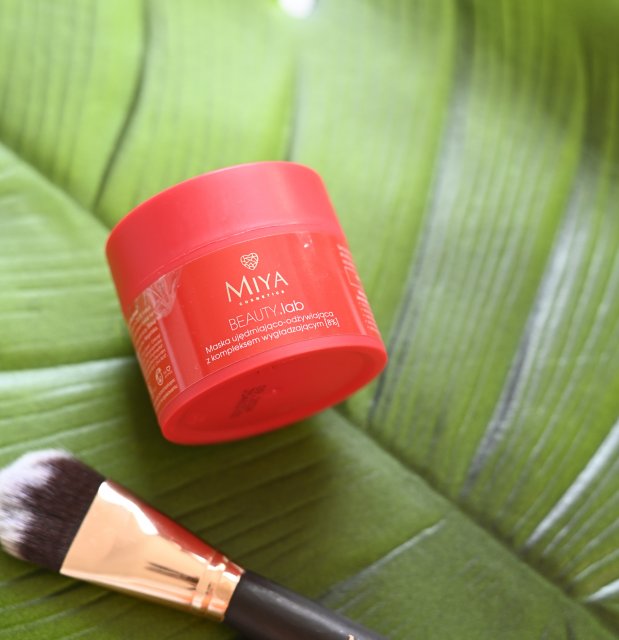 Maska ujędrniająco-odżywiająca z kompleksem wygładzającym