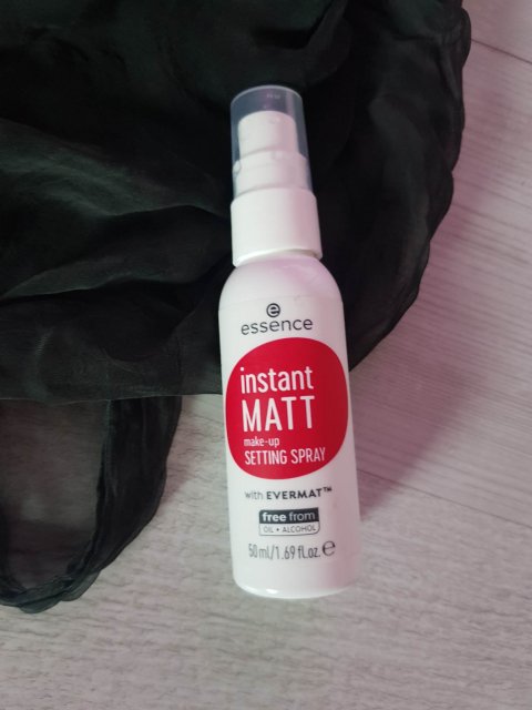 Essence Instant Matt, Spray do utrwalania makijażu