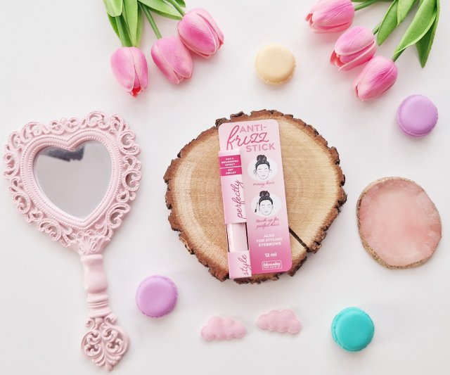 Dayes Europe B.V Anti- Frizz Stick, Maskara do układania włosów