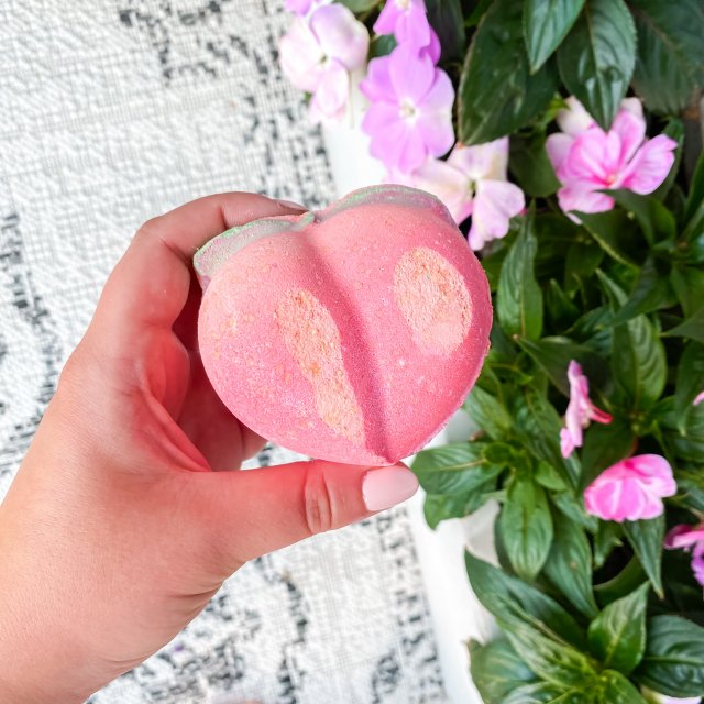 LUSH Bomba do kąpieli, Peachy