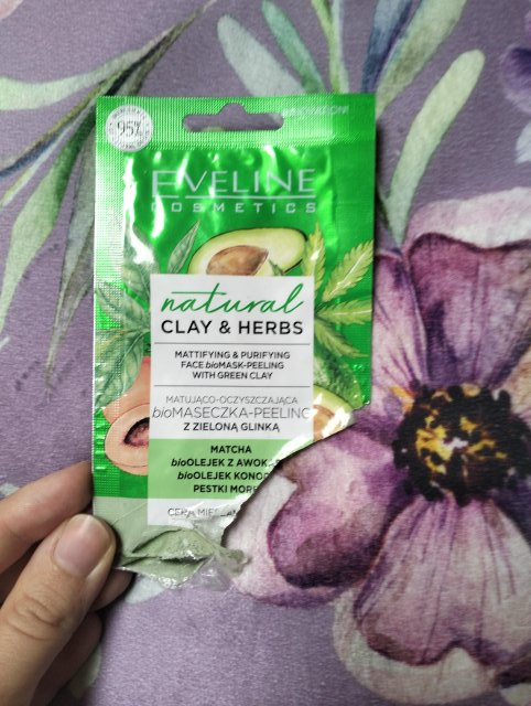 Eveline Natural Clay & Herbs, Maseczka do twarzy, Matująco-oczyszczająca bio-maseczka-peeling z zieloną glinką, Cera mieszana i tłusta