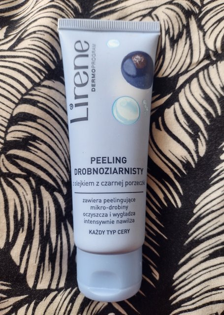 Lirene Dermoprogram, Peeling drobnoziarnisty, Z olejkiem z czarnej porzeczki