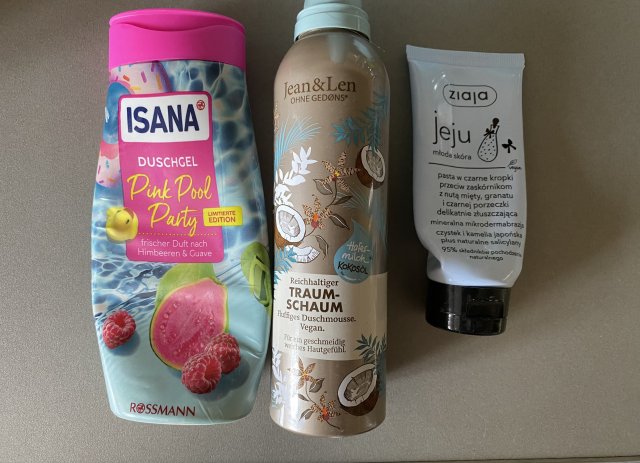 akcja denkowanie! grudzień - kosmetyki w świątecznych opakowaniach i świątecznych kolorach 🎄❄️⛄🎀🎁🎅