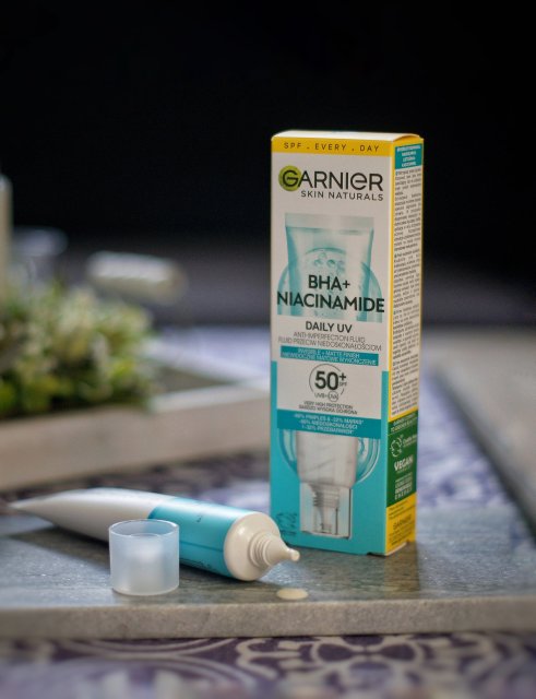 Garnier, BHA + Niacinamide Daily UV SPF 50+ (Fluid przeciw niedoskonałościom SPF 50+)