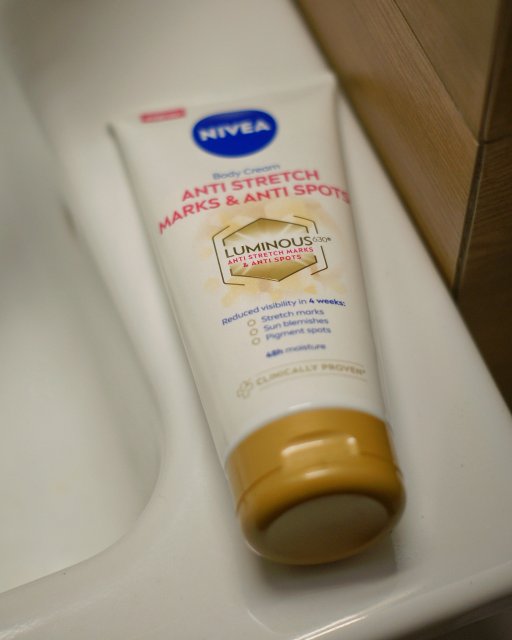 Nivea Luminous 630, Anti-Stretch Marks & Anti Spots Body Cream (Balsam do ciała przeciw przebarwieniom i rozstępom)
