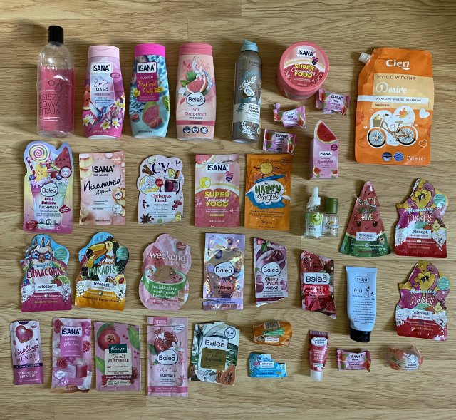 akcja denkowanie! grudzień - kosmetyki w świątecznych opakowaniach i świątecznych kolorach 🎄❄️⛄🎀🎁🎅