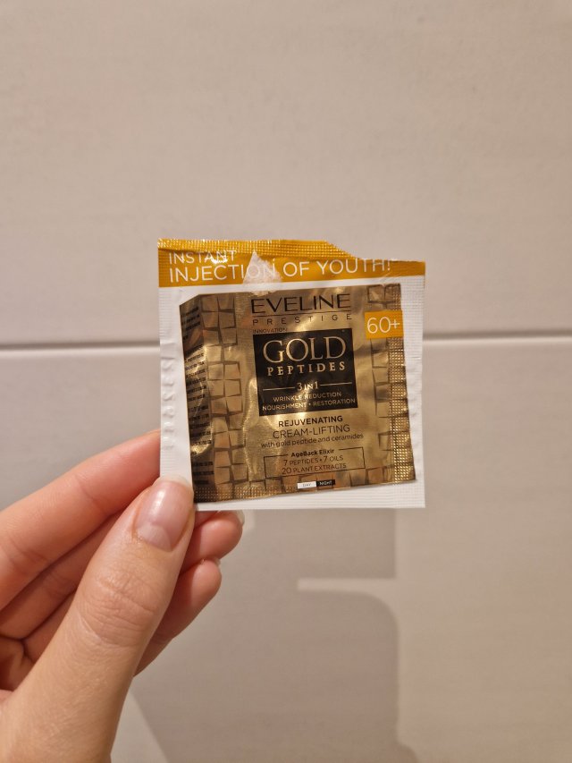 akcja denkowanie! grudzień - kosmetyki w świątecznych opakowaniach i świątecznych kolorach 🎄❄️⛄🎀🎁🎅