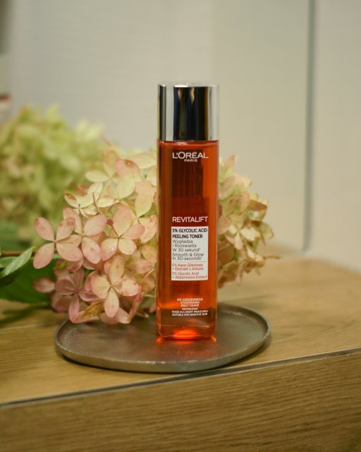 L'Oréal Revitalift, Tonik do twarzy, Złuszczający, Z kwasem glikolowym 5% + ekstrakt z arbuza