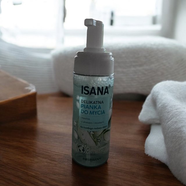 Isana Pianka do mycia twarzy, Łagodna, Z aloesem oraz z ekstraktem z ogórka 