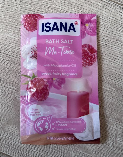 Isana Sól do kąpieli, Me-Time, Zapach malin i olejku macadamia