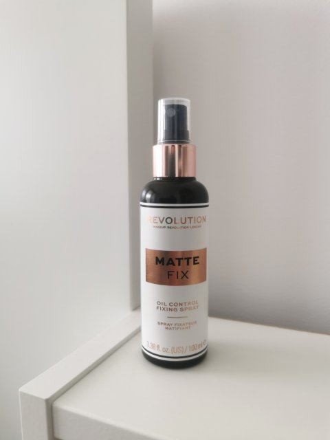 Makeup Revolution Fixing Spray, Utrwalacz do makijażu w sprayu, Matte fix 