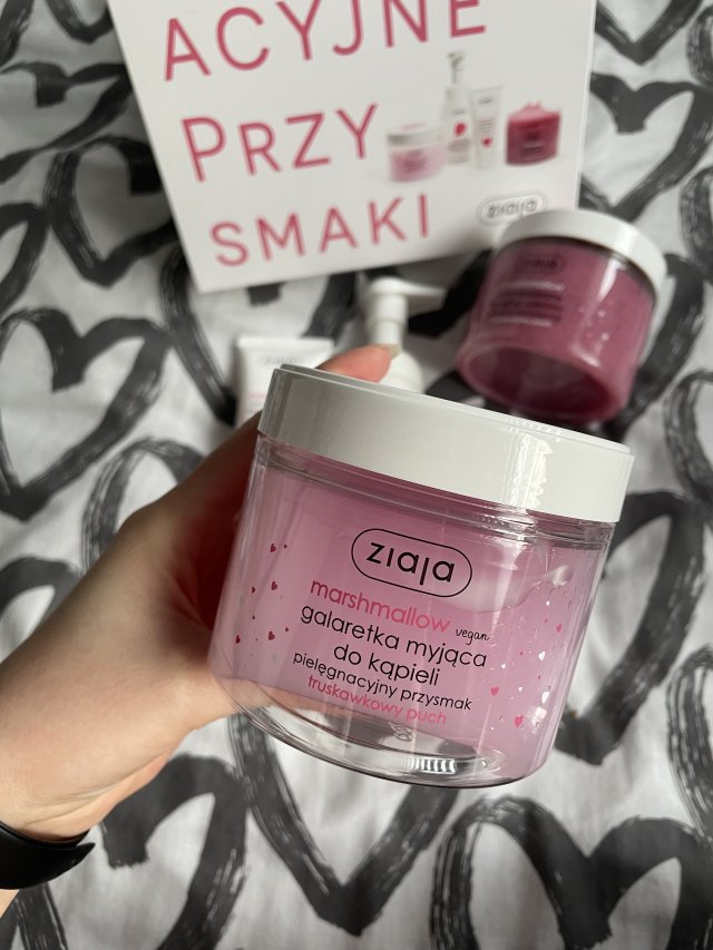 Ziaja Pielęgnacyjny Przysmak, Marshmallow, Galaretka myjąca do kąpieli, Truskawkowy puch