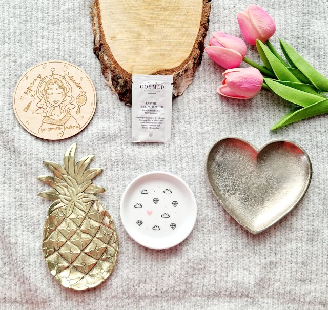 Cosmed alight, Puder peelingujący, Enzymatyczny, Z papainą, alantoiną i krokusem chrysanthus