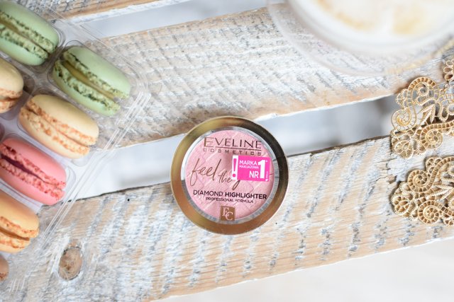 Eveline Feel the Glow, Rozświetlacz do twarzy, Diamond Highlighter, nr 03 Rose Gold