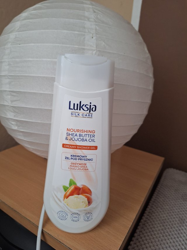 Luksja Silk Care, Żel pod prysznic, Odżywcze masło shea i olej jojoba 