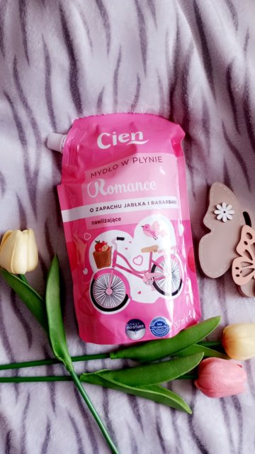 Cien Mydło w płynie, Romance, jabłko i rabarbar
