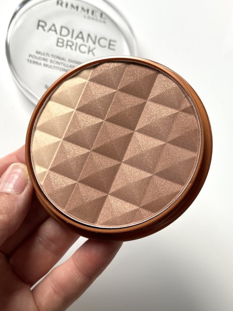 Rimmel Radiance Brick, Puder brązujący i rozświetlający, nr 002 Medium