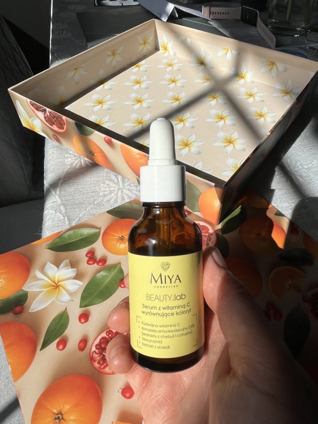 Miya Cosmetics Beauty lab serum z witaminą C, wyrównujące koloryt 
