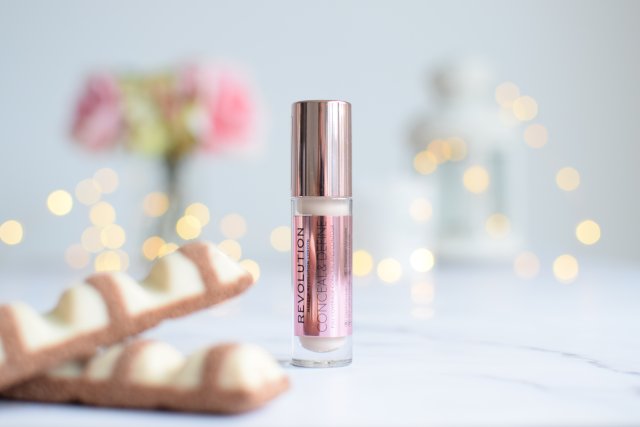 Makeup Revolution Conceal & Define, Korektor do twarzy, nr C2