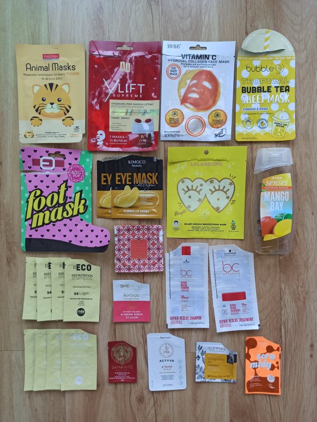 Denkowanie część druga :) Grudzień, kosmetyki w świątecznych opakowaniach lub w świątecznych kolorach: czerwonym, zielonym i złotym 