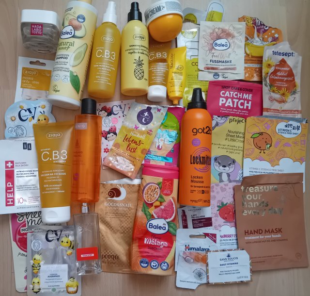 Denkowanie część druga :) Grudzień, kosmetyki w świątecznych opakowaniach lub w świątecznych kolorach: czerwonym, zielonym i złotym 