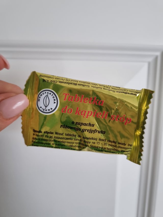 Denkowanie część druga :) Grudzień, kosmetyki w świątecznych opakowaniach lub w świątecznych kolorach: czerwonym, zielonym i złotym 