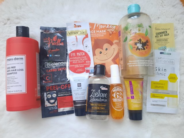 Denkowanie część druga :) Grudzień, kosmetyki w świątecznych opakowaniach lub w świątecznych kolorach: czerwonym, zielonym i złotym 