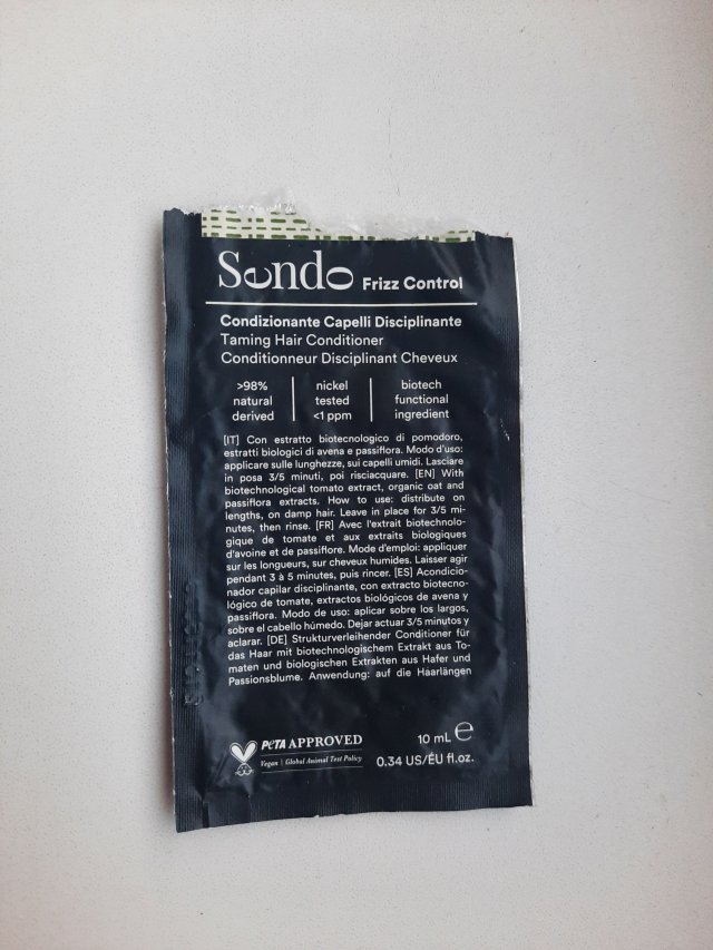 Denkowanie część druga :) Grudzień, kosmetyki w świątecznych opakowaniach lub w świątecznych kolorach: czerwonym, zielonym i złotym 