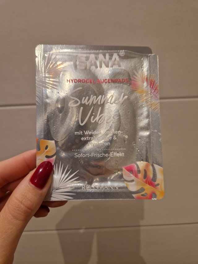 Denkowanie część druga :) Grudzień, kosmetyki w świątecznych opakowaniach lub w świątecznych kolorach: czerwonym, zielonym i złotym 