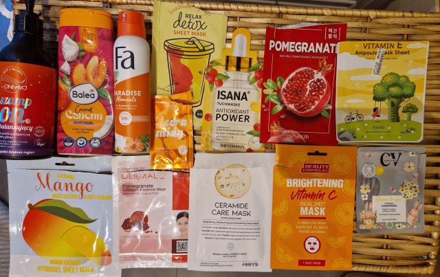 Denkowanie część druga :) Grudzień, kosmetyki w świątecznych opakowaniach lub w świątecznych kolorach: czerwonym, zielonym i złotym 