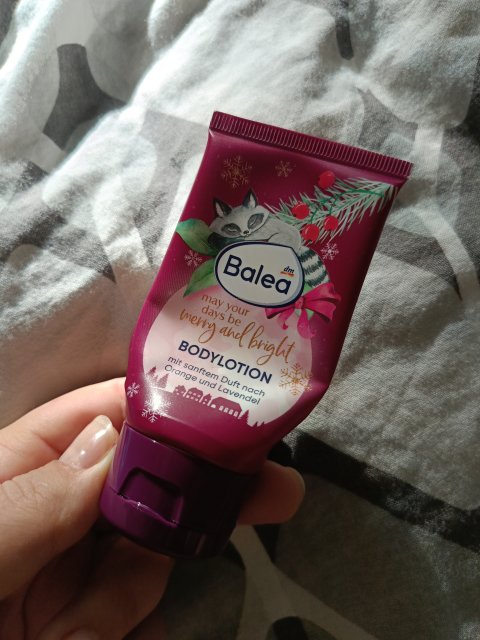 Denkowanie część druga :) Grudzień, kosmetyki w świątecznych opakowaniach lub w świątecznych kolorach: czerwonym, zielonym i złotym 