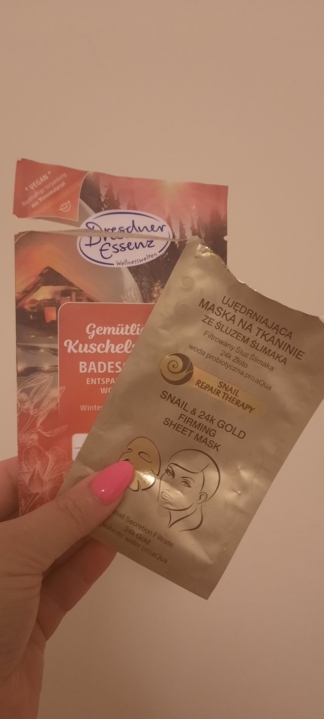 Denkowanie część druga :) Grudzień, kosmetyki w świątecznych opakowaniach lub w świątecznych kolorach: czerwonym, zielonym i złotym 