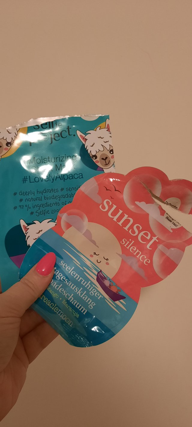 Denkowanie część druga :) Grudzień, kosmetyki w świątecznych opakowaniach lub w świątecznych kolorach: czerwonym, zielonym i złotym 