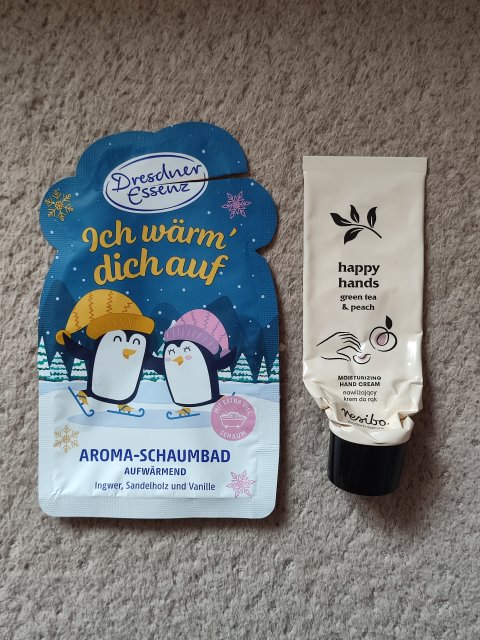 Denkowanie część druga :) Grudzień, kosmetyki w świątecznych opakowaniach lub w świątecznych kolorach: czerwonym, zielonym i złotym 