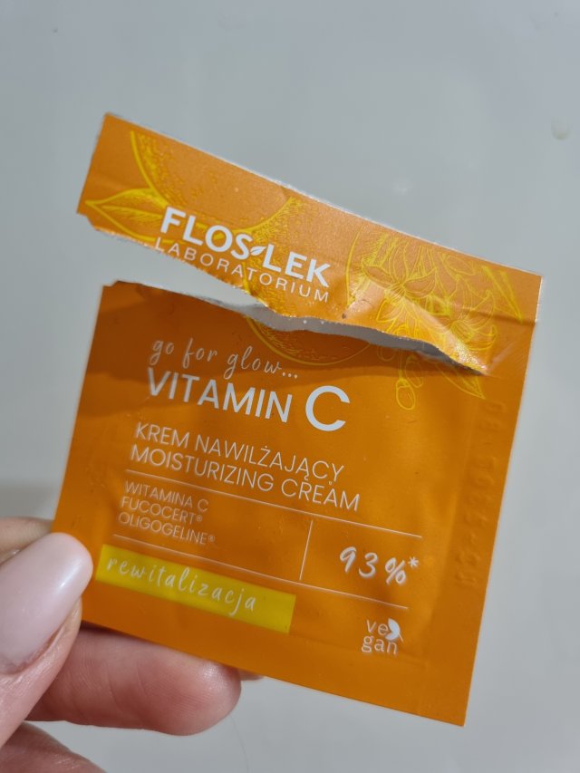 Denkowanie część druga :) Grudzień, kosmetyki w świątecznych opakowaniach lub w świątecznych kolorach: czerwonym, zielonym i złotym 