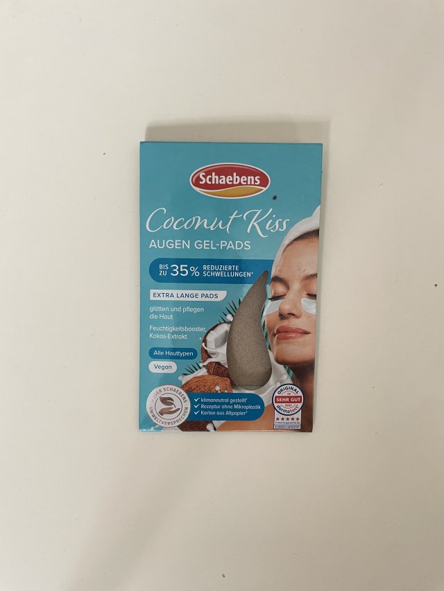 Denkowanie część druga :) Grudzień, kosmetyki w świątecznych opakowaniach lub w świątecznych kolorach: czerwonym, zielonym i złotym 