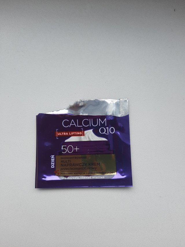 Denkowanie część druga :) Grudzień, kosmetyki w świątecznych opakowaniach lub w świątecznych kolorach: czerwonym, zielonym i złotym 