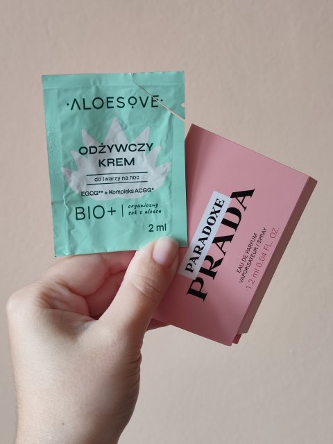 Denkowanie część druga :) Grudzień, kosmetyki w świątecznych opakowaniach lub w świątecznych kolorach: czerwonym, zielonym i złotym 