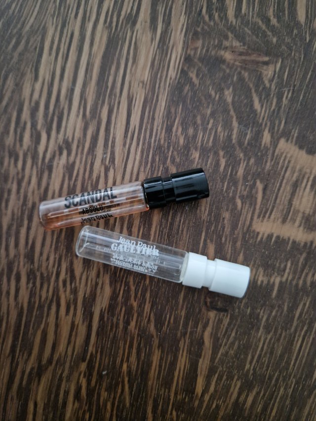 Denkowanie część druga :) Grudzień, kosmetyki w świątecznych opakowaniach lub w świątecznych kolorach: czerwonym, zielonym i złotym 