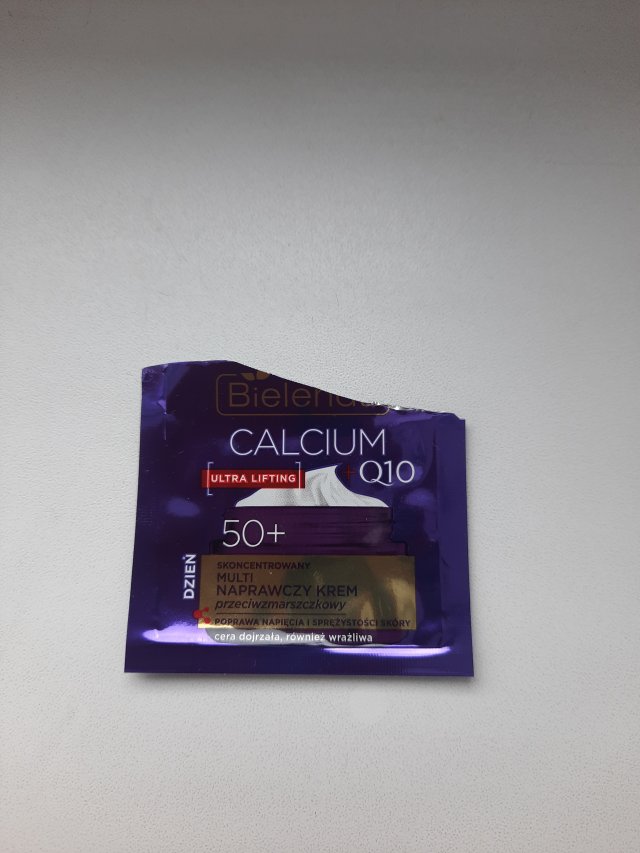 Denkowanie część druga :) Grudzień, kosmetyki w świątecznych opakowaniach lub w świątecznych kolorach: czerwonym, zielonym i złotym 