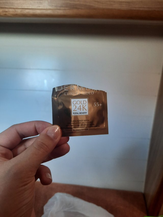 Denkowanie część druga :) Grudzień, kosmetyki w świątecznych opakowaniach lub w świątecznych kolorach: czerwonym, zielonym i złotym 